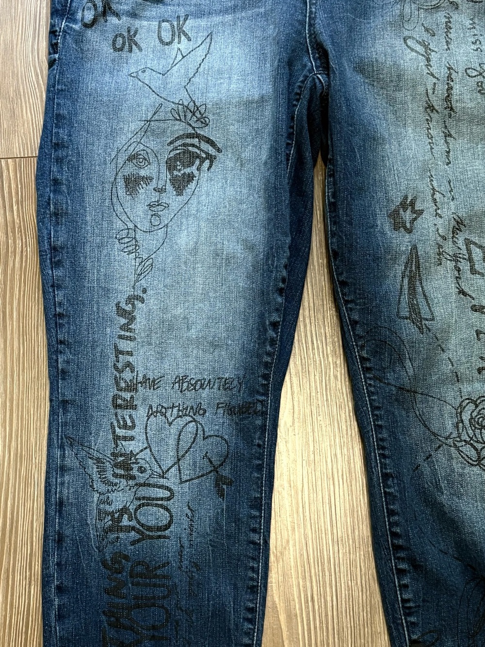 Torrid Doodle Art Graffiti Print Girlfriend Jeans Size 14 Medium Wash Denim
